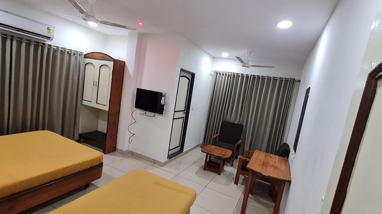 Hotel Tirth Ankleshwar Exteriör bild