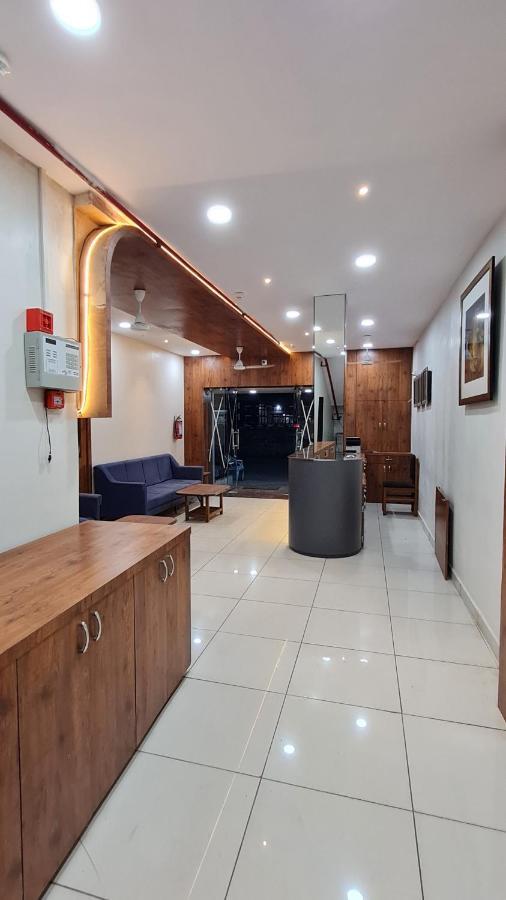 Hotel Tirth Ankleshwar Exteriör bild