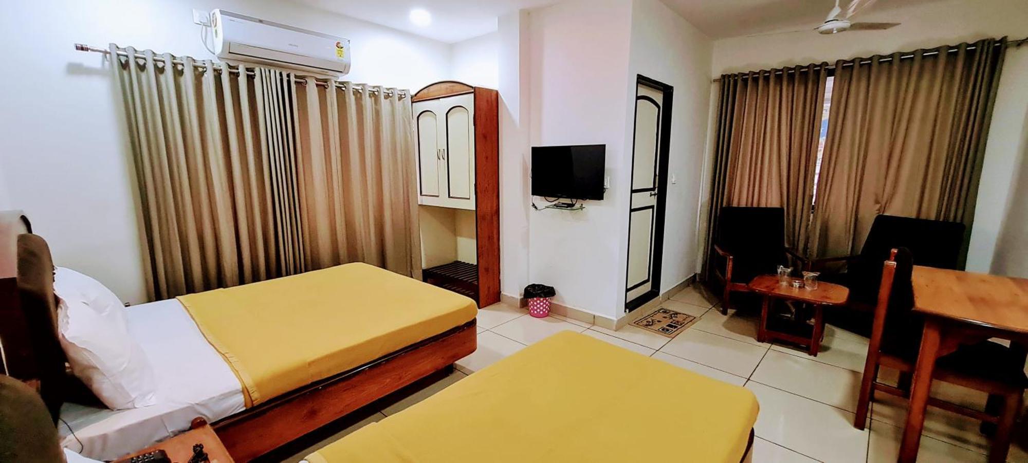 Hotel Tirth Ankleshwar Exteriör bild