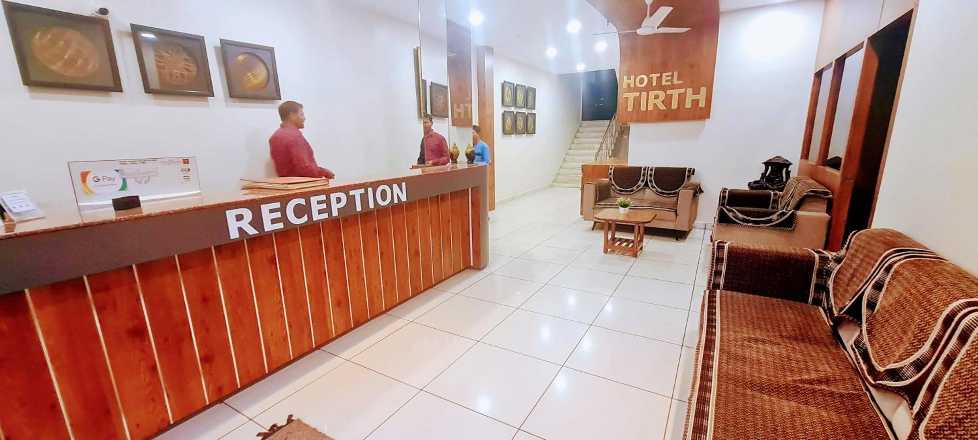 Hotel Tirth Ankleshwar Exteriör bild